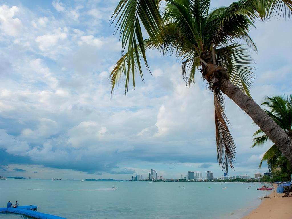 Lido Beach Hotel Pattaya Exteriör bild
