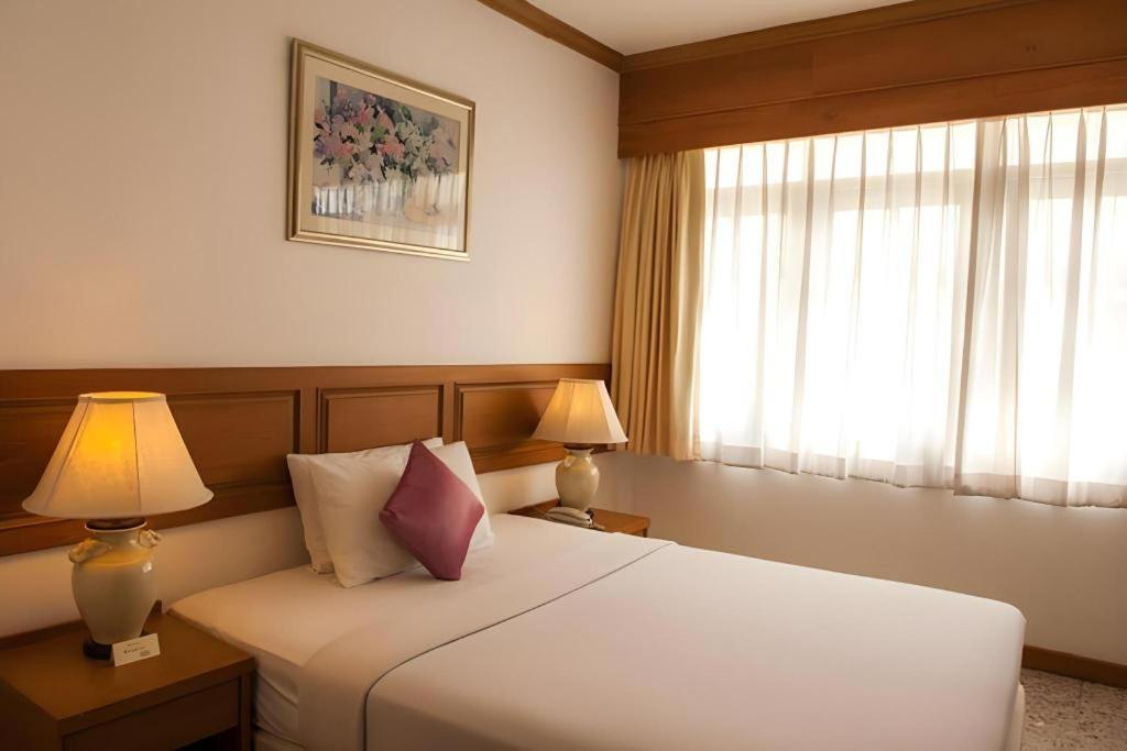 Lido Beach Hotel Pattaya Exteriör bild